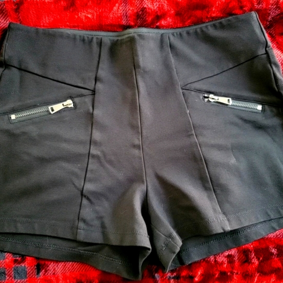 Ci Sono Pants - Black short shorts
